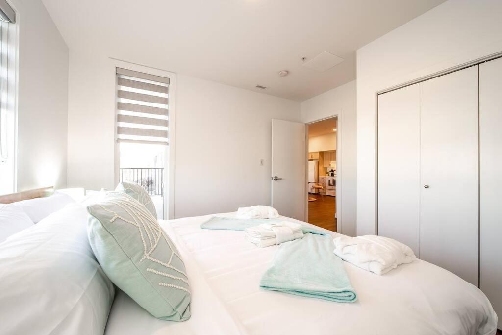 Steamy Romantic Greek Corneer Suite King U/G Wifi Edmonton Exterior photo