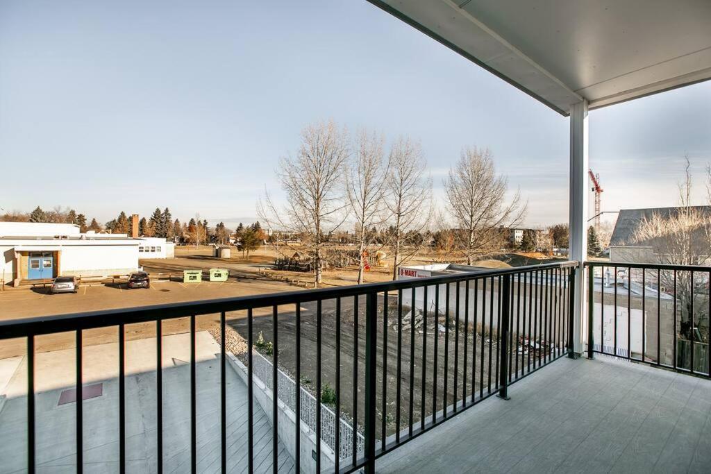 Steamy Romantic Greek Corneer Suite King U/G Wifi Edmonton Exterior photo